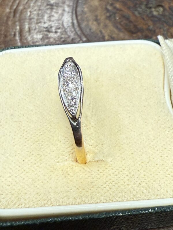 18ct gold deco style ladies diamond ring - Image 5