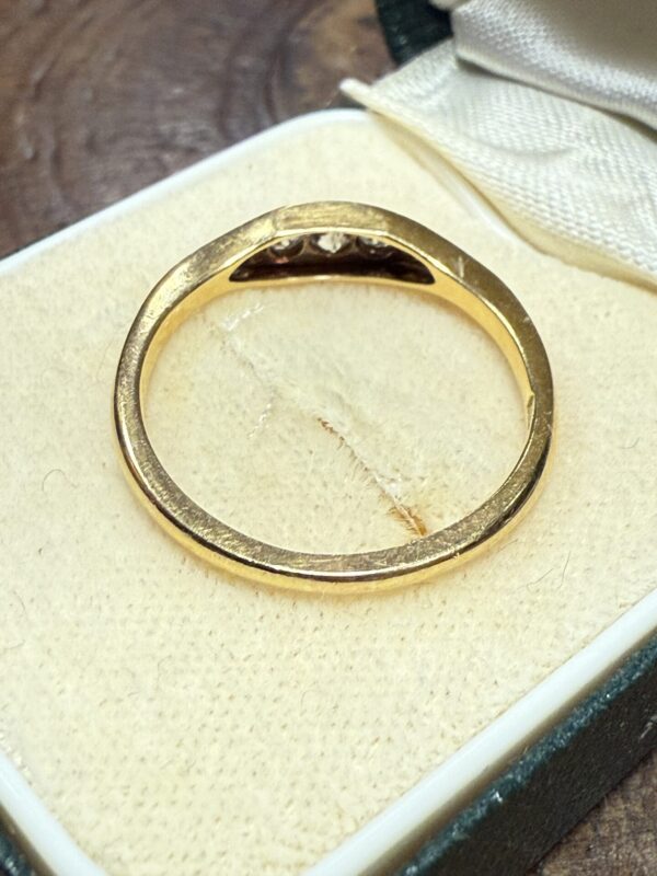 18ct gold deco style ladies diamond ring - Image 7