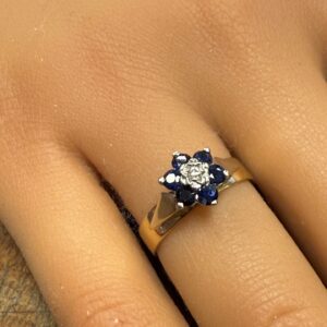 18ct gold sapphire and diamond ladies ring
