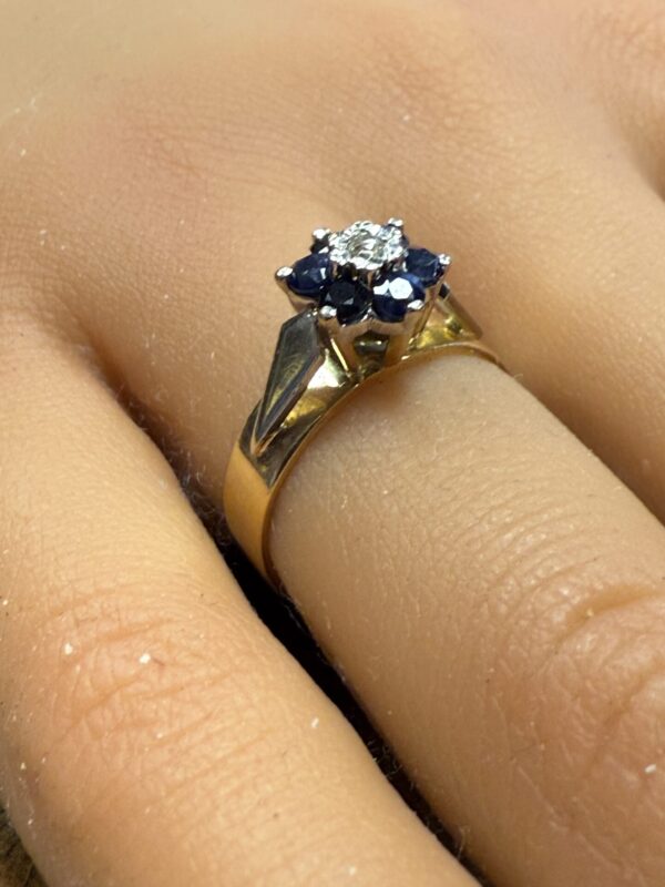 18ct gold sapphire and diamond ladies ring - Image 3