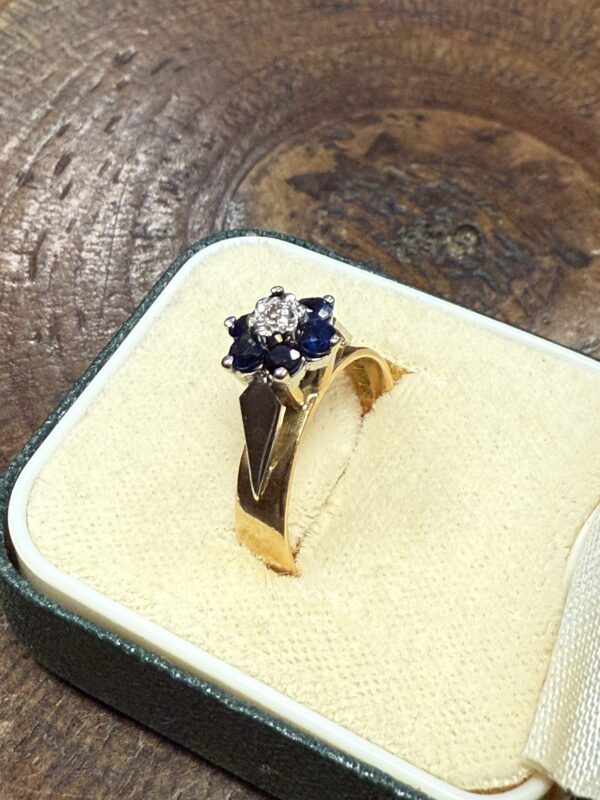 18ct gold sapphire and diamond ladies ring - Image 6