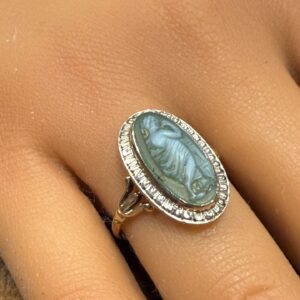 14ct gold carved green agate ladies ring