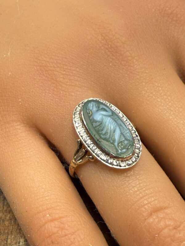 14ct gold carved green agate ladies ring
