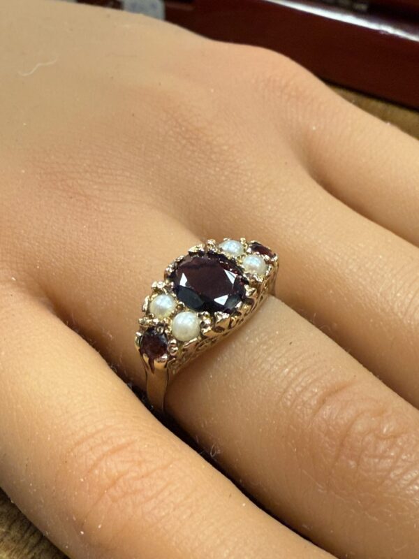 Garnet and seed pearl antique ladies ring - Image 2