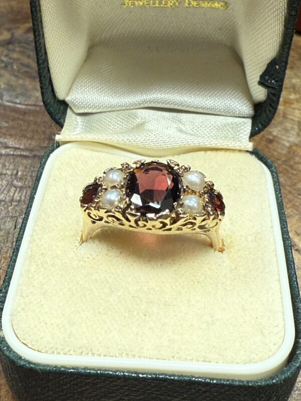 Garnet and seed pearl antique ladies ring - Image 3