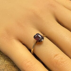 9ct gold garnet solitaire