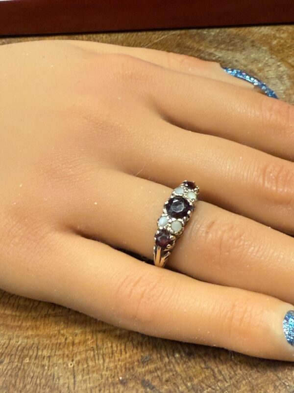 Antique garnet and pearl ladies ring - Image 2