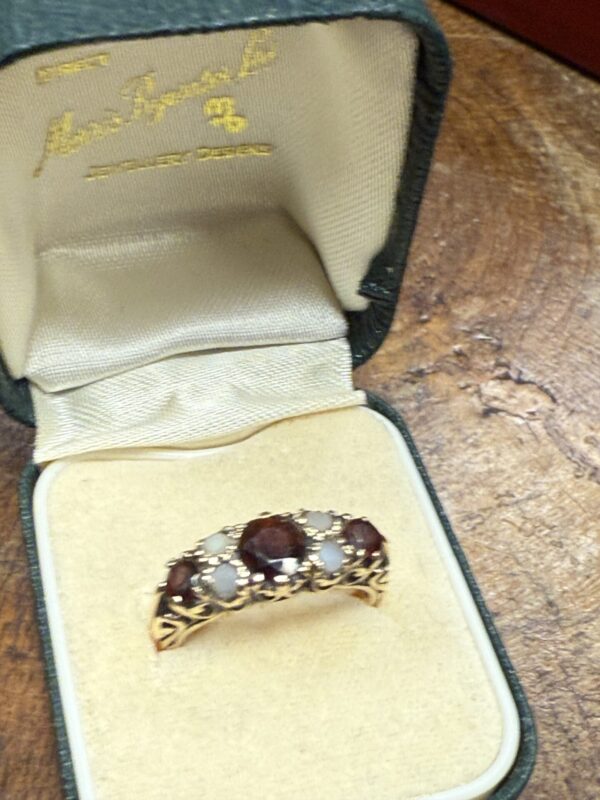 Antique garnet and pearl ladies ring - Image 4