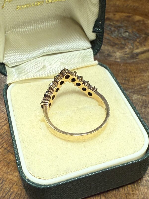 Vintage sapphire wishbone 9ct gold ring - Image 7