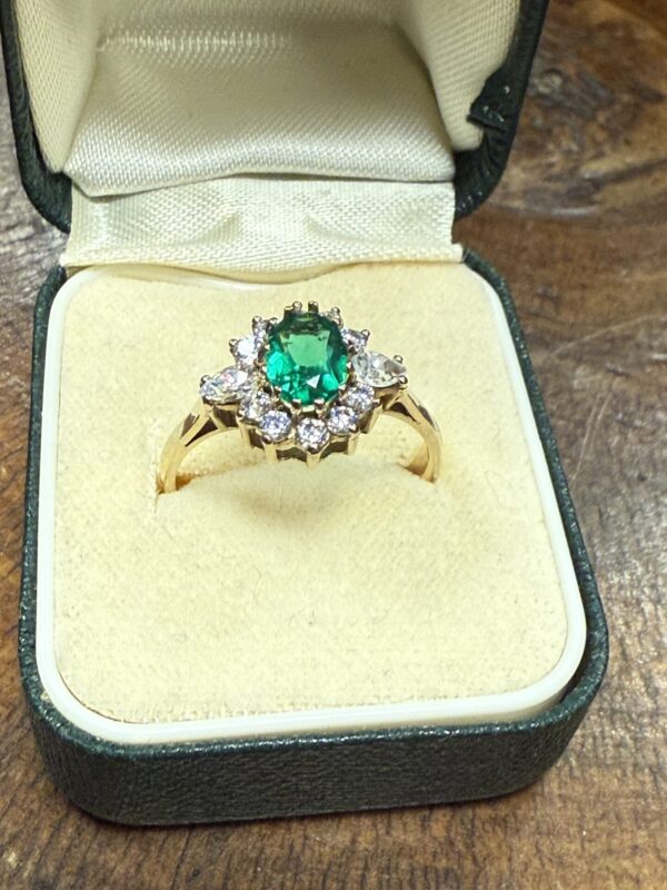 9ct gold cz set ladies simulated emerald ring - Image 3