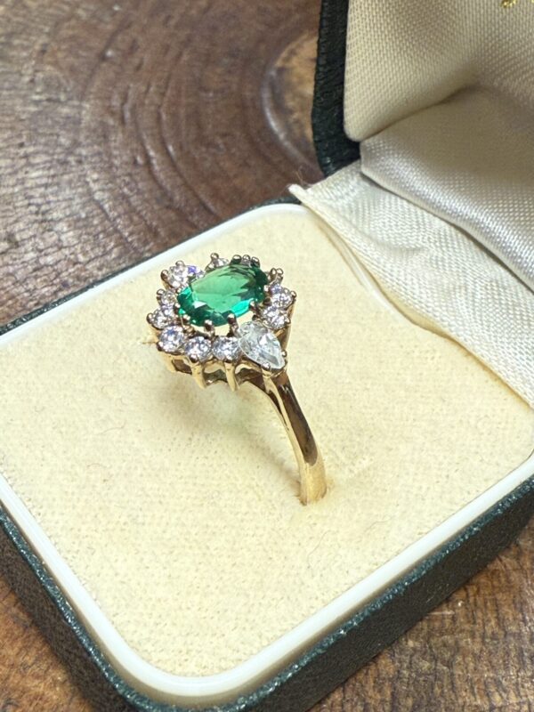 9ct gold cz set ladies simulated emerald ring - Image 4