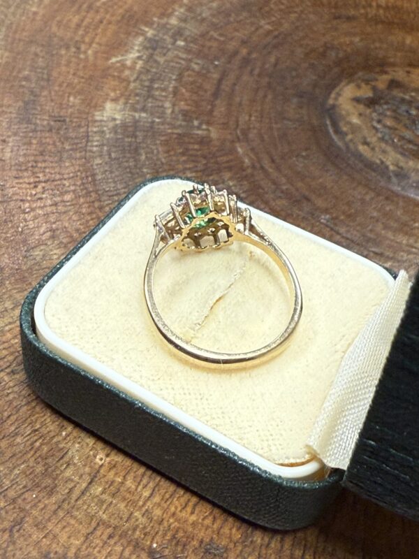 9ct gold cz set ladies simulated emerald ring - Image 6
