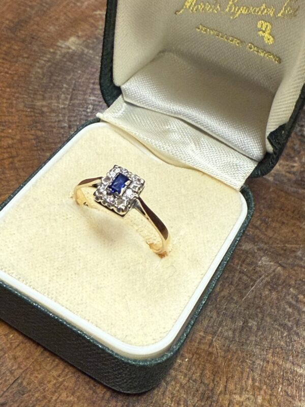 Diamond and sapphire 9ct gold art deco style ring - Image 5