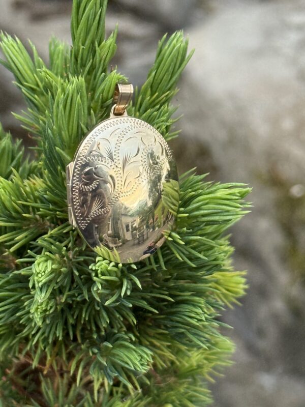 Vintage large 9ct gold locket - Image 2