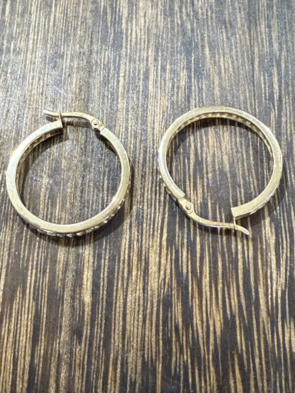 Gem set 9ct gold hoop earrings - Image 5