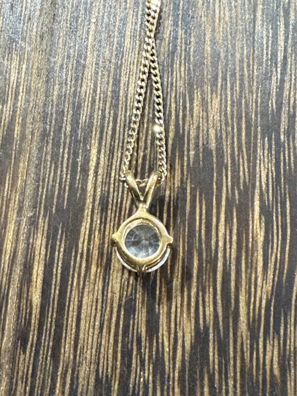 18” 9ct gold chain and gem set pendant - Image 3