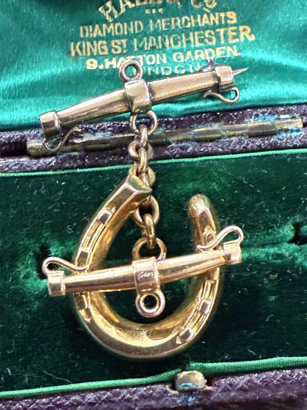 18ct gold antique horseshoe bar brooch - Image 6