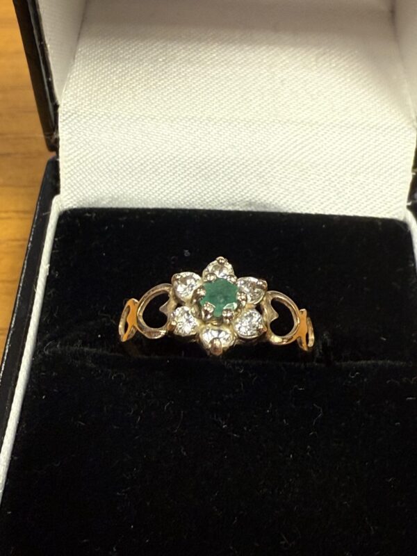 Ladies emerald and cz 9ct gold ring - Image 3