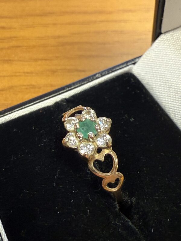 Ladies emerald and cz 9ct gold ring - Image 4