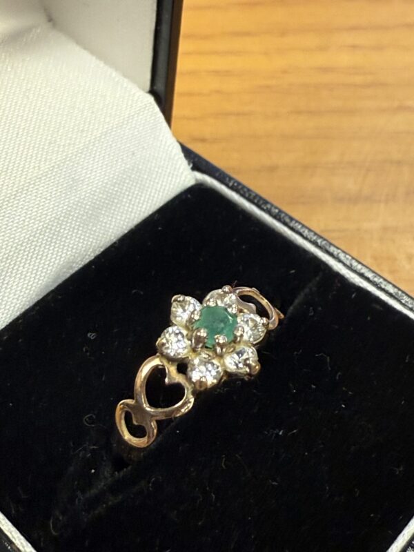 Ladies emerald and cz 9ct gold ring - Image 5