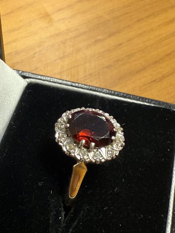 9ct gold ladies garnet and diamond ring - Image 4