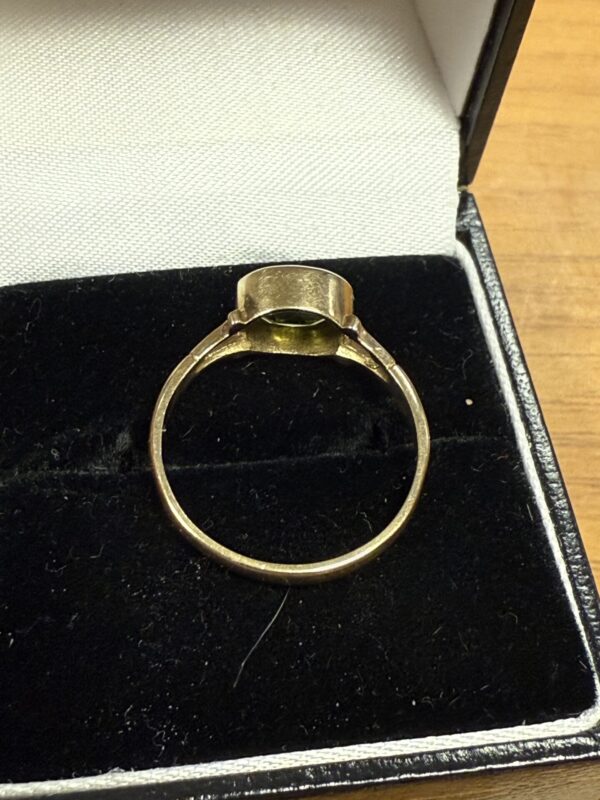 Ladies peridot 9ct gold ring - Image 6