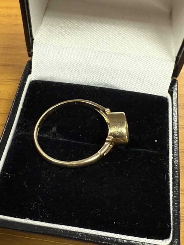Ladies peridot 9ct gold ring - Image 7