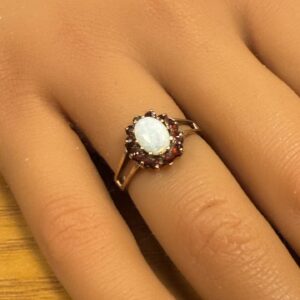 Vintage opal and garnet ladies 9ct gold ring