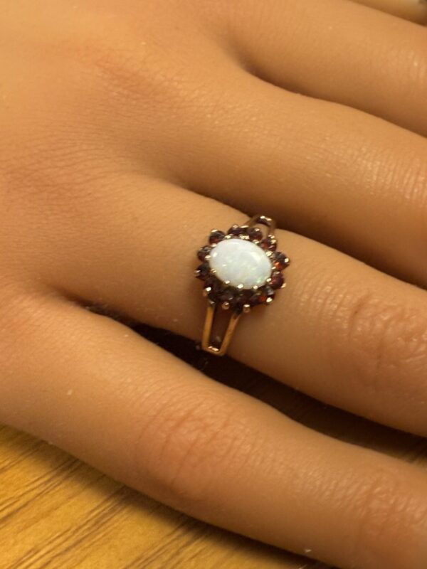 Vintage opal and garnet ladies 9ct gold ring - Image 2