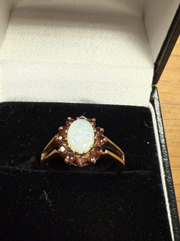 Vintage opal and garnet ladies 9ct gold ring - Image 3