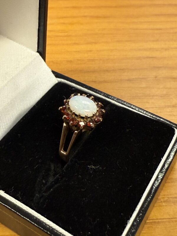 Vintage opal and garnet ladies 9ct gold ring - Image 4