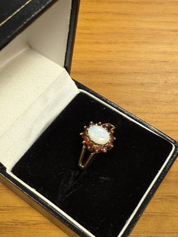 Vintage opal and garnet ladies 9ct gold ring - Image 5