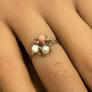 Vintage coral and pearl ladies 9ct gold ring