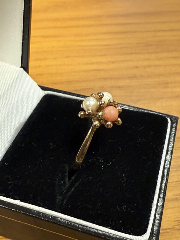 Vintage coral and pearl ladies 9ct gold ring - Image 4