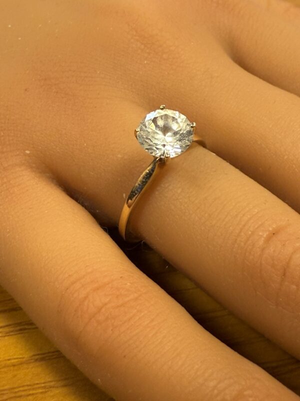 Large cz set 14ct gold solitaire