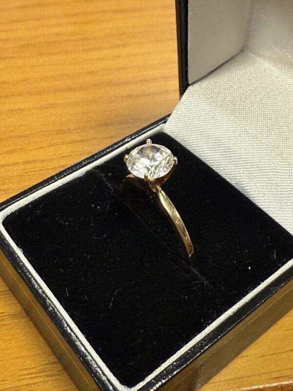 Large cz set 14ct gold solitaire - Image 4