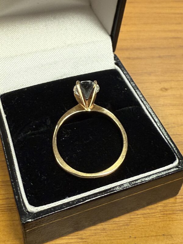 Large cz set 14ct gold solitaire - Image 6