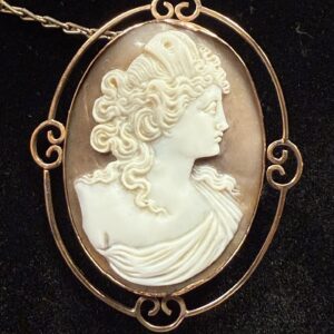 Antique shell cameo brooch 9ct gold mounted