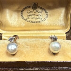 18ct gold pearl and diamond screw back earrings
