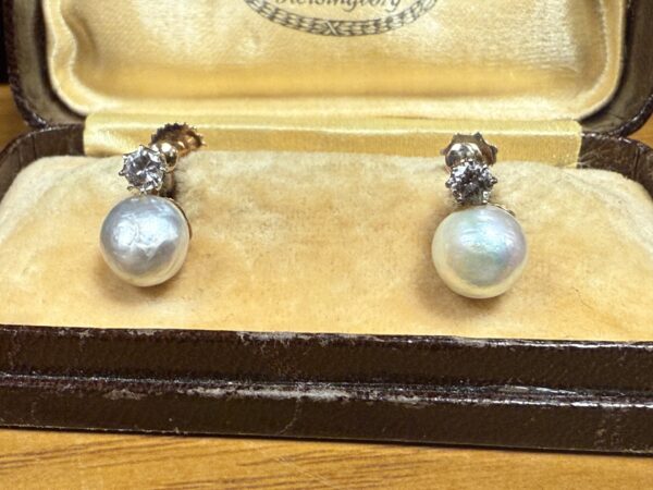 18ct gold pearl and diamond screw back earrings - Image 4