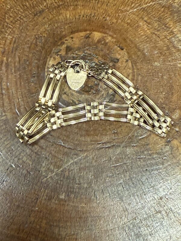 9ct gold vintage gate bracelet - Image 2