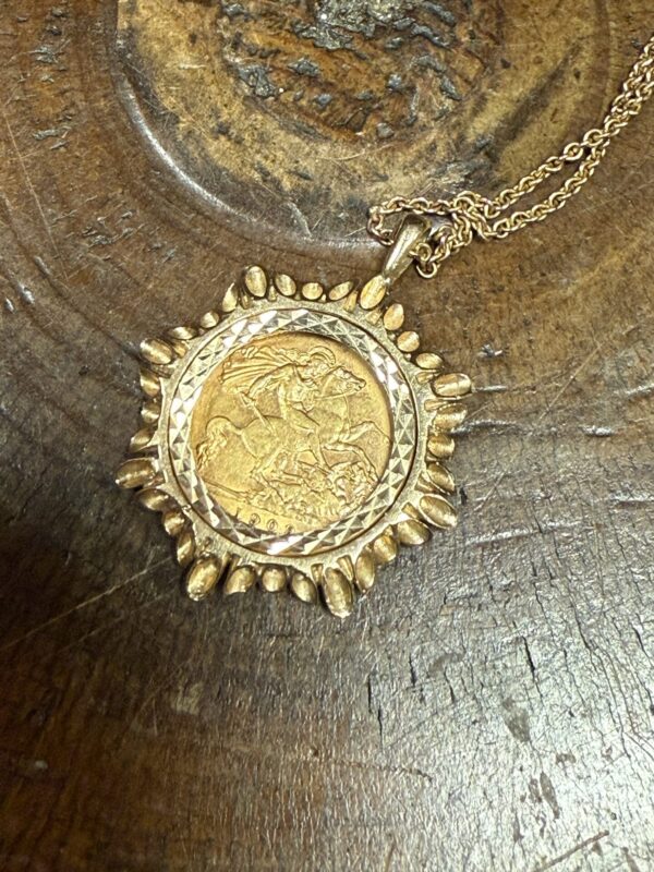 1909 mounted half sovereign pendant and chain - Image 5