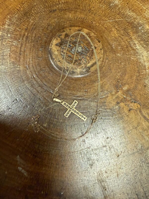 9ct gold gem set cross and chain - Image 3