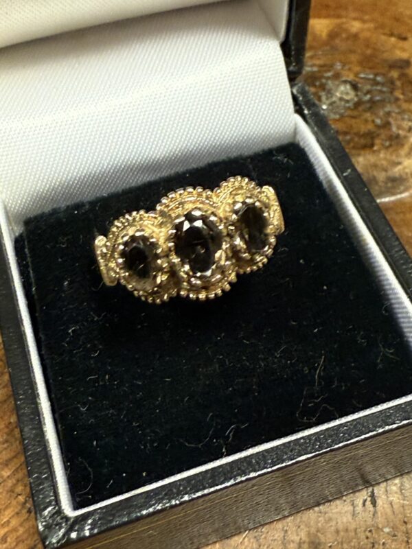 9ct gold Smokey quartz trilogy vintage ring - Image 3