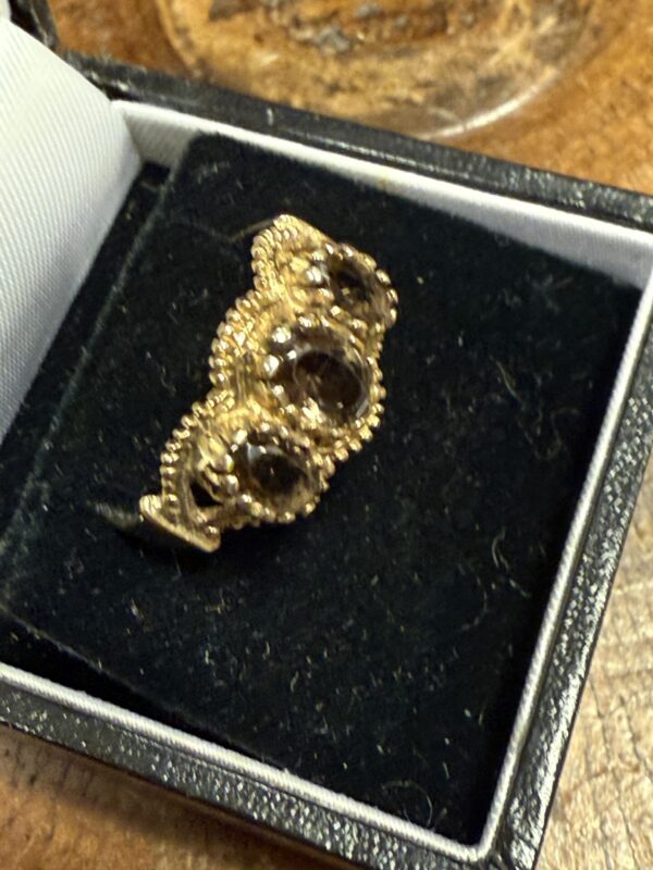 9ct gold Smokey quartz trilogy vintage ring - Image 4