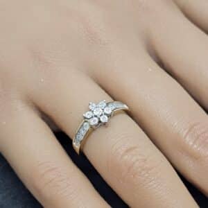 Daisy Diamond Cluster Ring