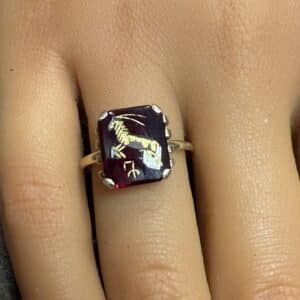 Vintage spinel Capricorn 9ct gold ring