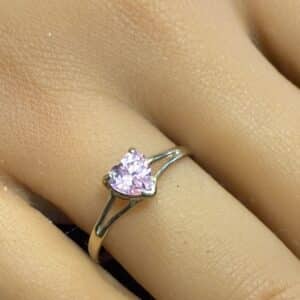 Ladies 9ct gold heart stone ring