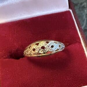 Celtic styled 9ct gold ring