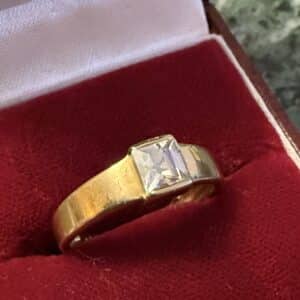 9ct gold cz solitaire ladies ring